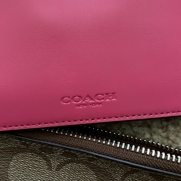 Brand New Coach Signature Ew Pop Crossbody bag with removable zip pouch - Picture 9 of 13